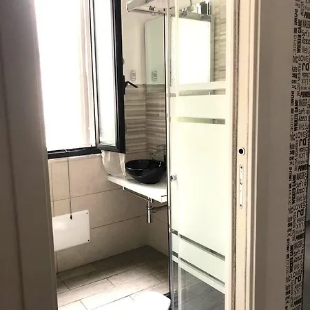 Newhouse Crispi 78 * Барі